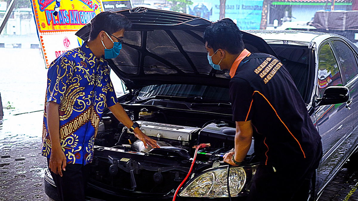 Kendaraan yang sedang membutuhkan aki bus dan aki travel